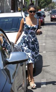 Vanessa Hudgens feet photo thumbnail
