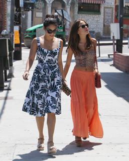 Vanessa Hudgens feet photo thumbnail