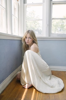 Sydney Sweeney feet photo thumbnail