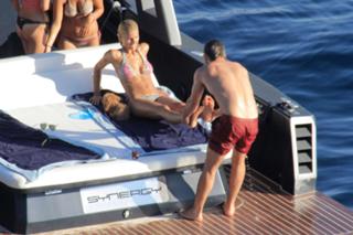Michelle Hunziker feet photo thumbnail