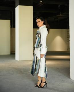 Karisma Kapoor feet photo thumbnail