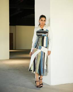 Karisma Kapoor feet photo thumbnail