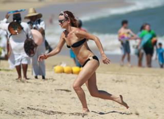 Juliette Lewis feet photo thumbnail