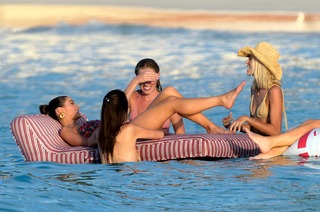 Olivia Culpo feet photo thumbnail