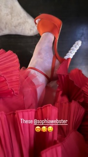 Nikki Garcia feet photo thumbnail