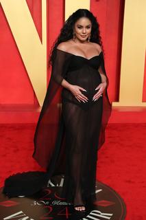 Vanessa Hudgens feet photo thumbnail