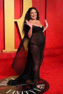 Vanessa Hudgens feet photo thumbnail