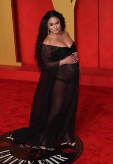 Vanessa Hudgens feet photo thumbnail