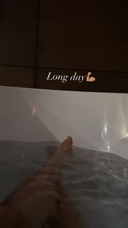 Vanessa Hudgens feet photo thumbnail
