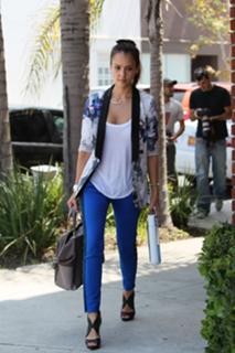 Jessica Alba feet photo thumbnail