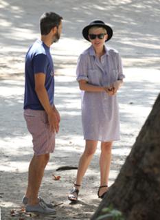 Michelle Williams feet photo thumbnail