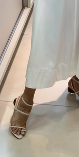 Cláudia Citroni feet photo thumbnail