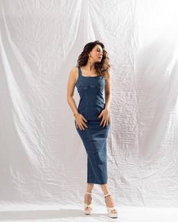 Hansika Motwani feet photo thumbnail