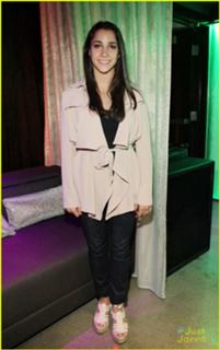 Aly Raisman feet photo thumbnail