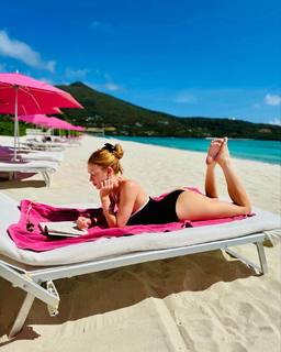 Marina Ruy Barbosa feet photo thumbnail