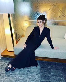 Alyssa Milano feet photo thumbnail