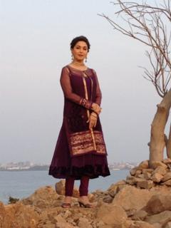 Madhuri Dixit feet photo thumbnail
