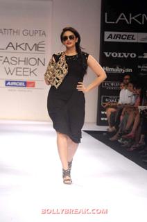 Huma Qureshi feet photo 1