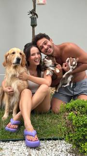 Larissa Manoela feet photo thumbnail