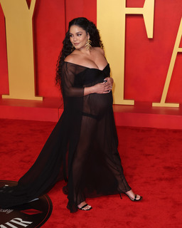 Vanessa Hudgens feet photo thumbnail