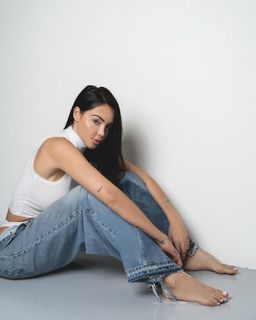 Nabilla Benattia feet photo thumbnail