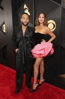 Chrissy Teigen feet photo thumbnail