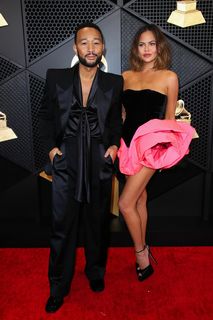 Chrissy Teigen feet photo thumbnail