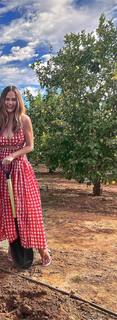 Chrissy Teigen feet photo thumbnail