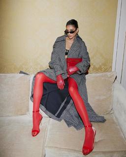 Shay Mitchell feet photo thumbnail