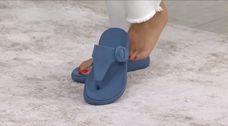 Courtney Khondabi feet photo thumbnail