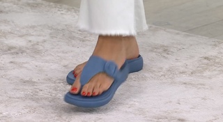 Courtney Khondabi feet photo thumbnail