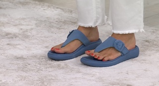 Courtney Khondabi feet photo thumbnail