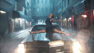 Taylor Swift feet photo thumbnail