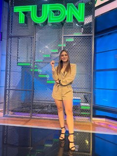 Vanessa Claudio feet photo thumbnail