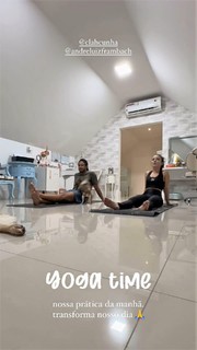 Larissa Manoela feet photo thumbnail