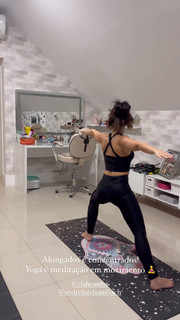 Larissa Manoela feet photo thumbnail