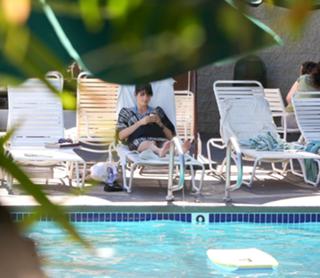 Selma Blair feet photo thumbnail