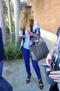 Jessica Alba feet photo thumbnail