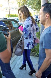 Jessica Alba feet photo thumbnail