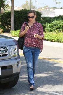Jennifer Garner feet photo thumbnail