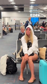 Lele Pons feet photo thumbnail