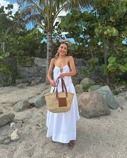 Olivia Culpo feet photo thumbnail