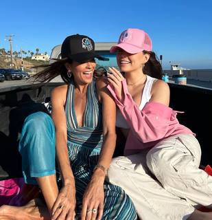 Brooke Burke feet photo thumbnail