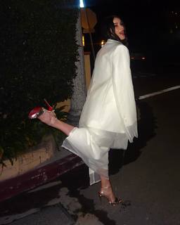 Abigail Spencer feet photo thumbnail
