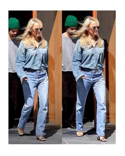 Pamela Anderson feet photo thumbnail