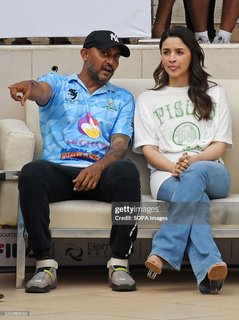 Alia Bhatt feet photo thumbnail