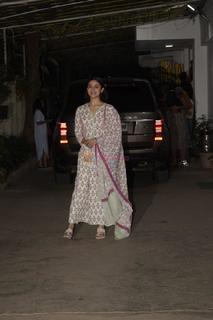 Alia Bhatt feet photo thumbnail