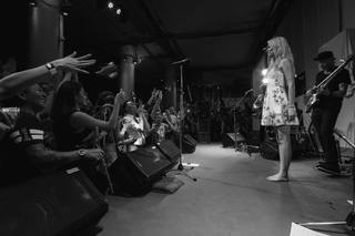 Joss Stone feet photo thumbnail