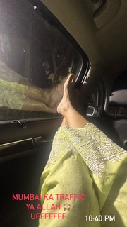 Hina Khan feet photo thumbnail