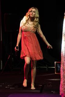 Joss Stone feet photo thumbnail